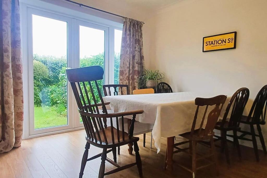 Spacious House And Garden